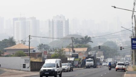 Calor segue predominante e fumaça de incêndios pode voltar a aparecer em MS