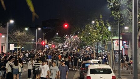 Fluxo na Rua 14 de Julho na sexta-feira (06)