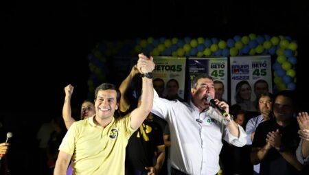 Beto Pereira (PSDB) e o governador Eduardo Riedel (PSDB), em evento no Jardim Leblon