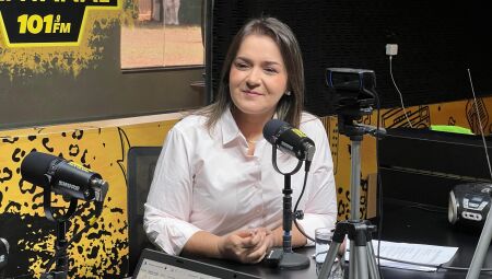 Adriane faz balanço de campanha de "pé no chão"