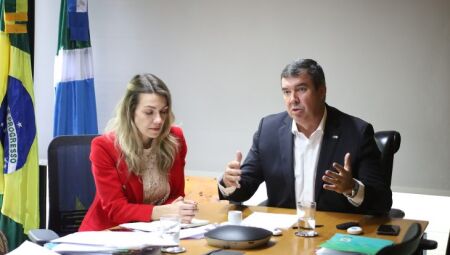 Governador Eduardo Riedel e a procuradora-geral do Estado, Ana Carolina Ali Garcia