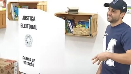 Candidato do PRTB à Prefeitura de São Paulo votou no Centro Educacional Brandão, em Indianópolis, na zona sul da capital paulista