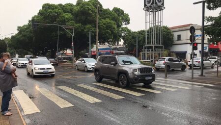 Chuva na Av. Afonso Pena