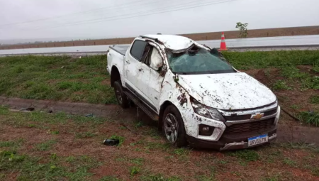 Caminhonete do prefeito de Sonora parou às margens da rodovia