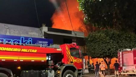 O Corpo de Bombeiros foi acionado e realizou o controle das chamas