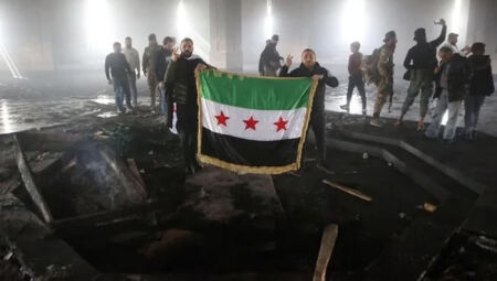 Rebeldes queimam o túmulo do pai de Bashar al-Assad na Síria