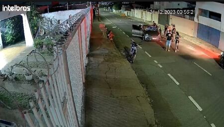 Momento em que passageiras se desesperam após morte de Hugo Henrique Beltrão