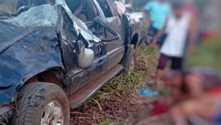 Caminhonete ficou destruída no acidente