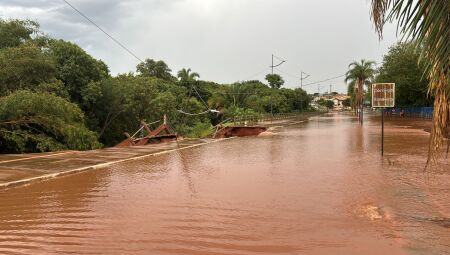 Essa não é a primeira vez que parte da avenida ruí devido chuvas na Capital