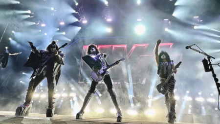 Anúncio foi feito por e-mail aos fãs cadastrados no site oficial da banda