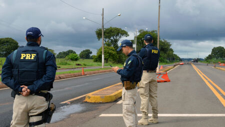 Mulher é presa pela PRF com skunk em pó em Ponta Porã