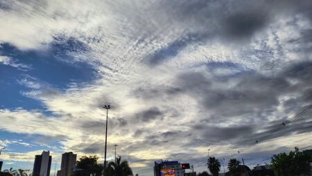 Campo Grande amanheceu com céu nublado novamente