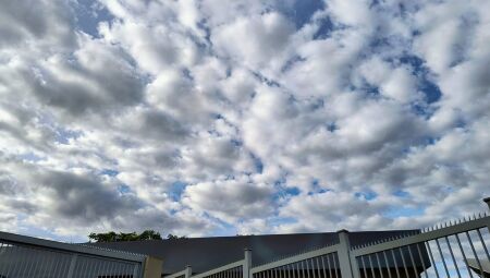 Céu amanheceu com bastante nuvens