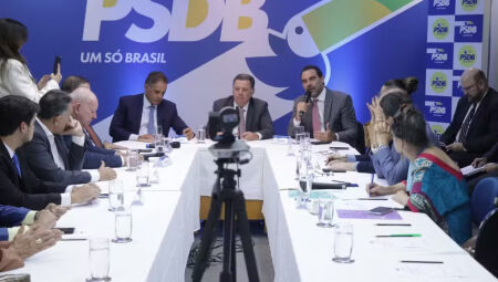 Nacional do PSDB autoriza fusão com o Podemos
