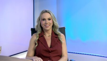 Aline Sacchi durante entrevista 