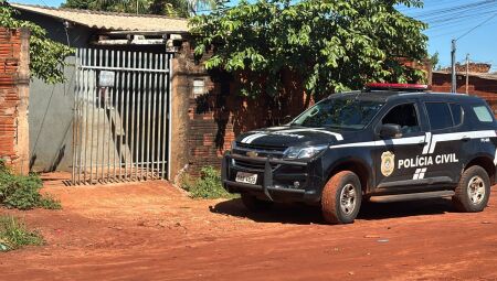 Polícia esteve na residência onde aconteceram os fatos