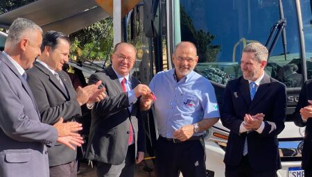 Presidente do TJMS entrega chaves ao juiz Cezar Luiz Miozzo