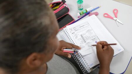 Pessoas não consegue ler uma frase inteira