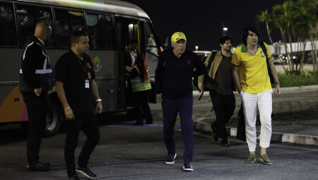 Ancelotti desembarcou no país durante o domingo