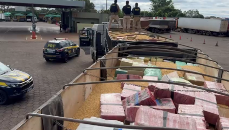 Carreta estava abarrotada de drogas