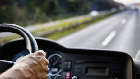 Funtrab oferta vagas para costureiro, auxiliar de limpeza e motorista