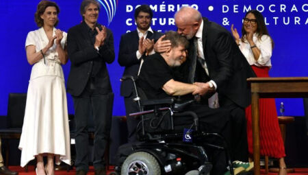 'Ainda Estou Aqui' é homenageado com a Ordem do Mérito Cultural