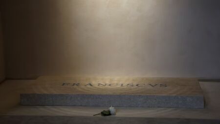 Túmulo do falecido Papa Francisco na Basílica Papal de Santa Maria Maior em Roma