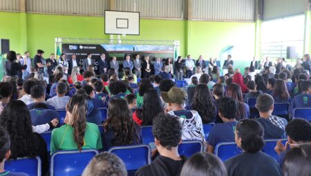 Entrega da escola nesta segunda-feira (12)