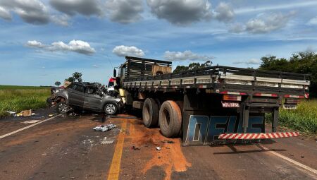 JD1TV AGORA: Picape e caminhão batem de frente na BR-262 