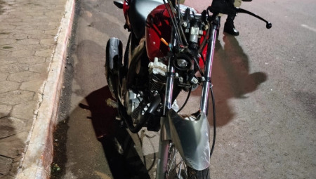 Adolescente é socorrido em estado grave após sofrer acidente de moto em Ivinhema