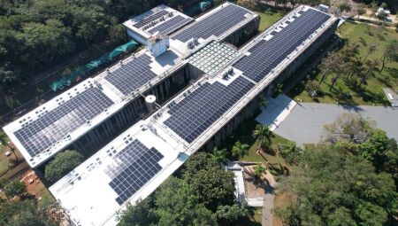 Placas geradoras foram instaladas no teto da Casa Legislativa em uma área de 6.100m&#xB2;