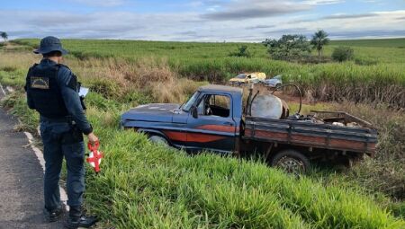 Veículo ficou parado nas margens da rodovia