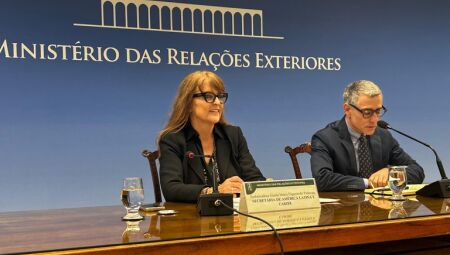 Embaixadora Gisela Padovan durante o briefing à imprensa sobre a Cúpula do Mercosul