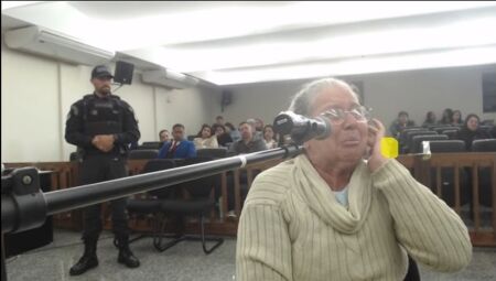 Aparecida durante o julgamento