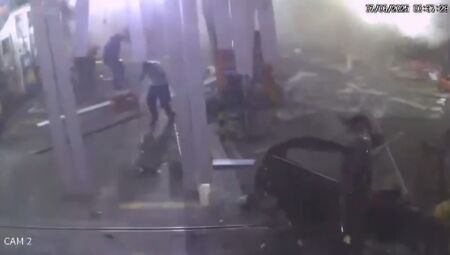 Câmeras de segurança mostram explosão de carro em posto de combustíveis no centro do Rio  