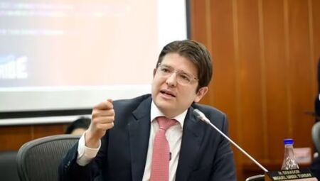 Miguel Uribe, senador e pré-candidato à presidência da Colômbia, é baleado durante evento em Bogotá 