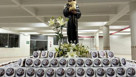 Bolo de Santo Antônio terá venda extra no Arraial da Praça do Rádio