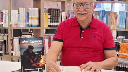 Aos 69 anos, professor realiza sonho e lança seu primeiro livro em Campo Grande