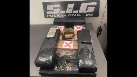 Traficante é flagrada vendendo drogas na presença do filho de 5 anos em MS