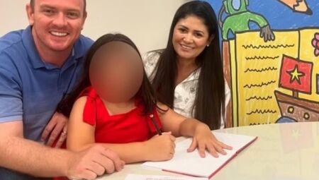 Pai esfaqueia filha de 7 anos no peito várias vezes após matar esposa durante a madrugada