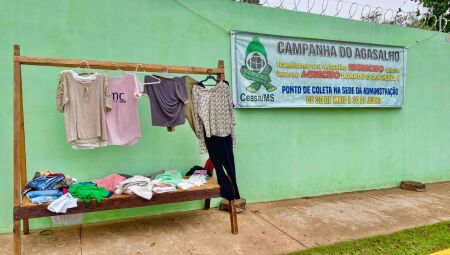 Varal Solidário distribui roupas e agasalhos gratuitamente em Campo Grande