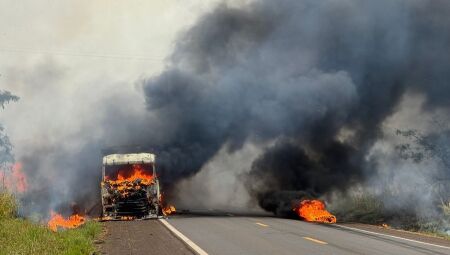 Foto mostra dimensão do incêndio