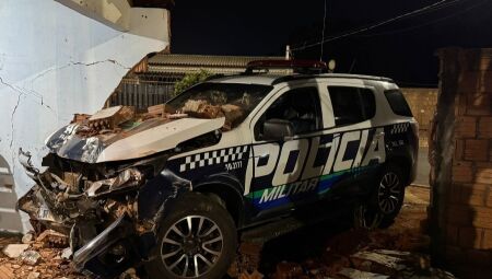 Viatura perdeu o controle durante a perseguição a motociclista