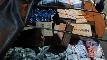 Dupla é presa transportando alimentos sem refrigeração do Brasil para o Paraguai
