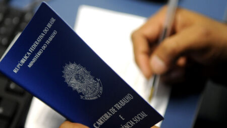 Sextou de carteira assinada! Funtrab oferta 764 vagas na Capital