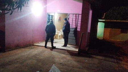 O homem foi morto dentro de casa