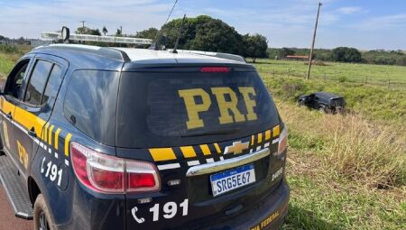 Pajero ficou nas margens da pista