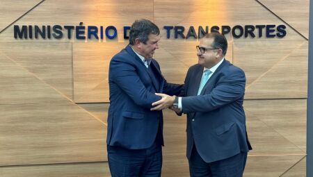 Governador cumprimenta o ministro dos Transportes em exercício, George Santoro