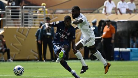 Dembélé sobre a zaga do Real Madrid