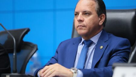 Deputado propõe reforço à lei que proíbe fidelização em contratos de serviços em MS